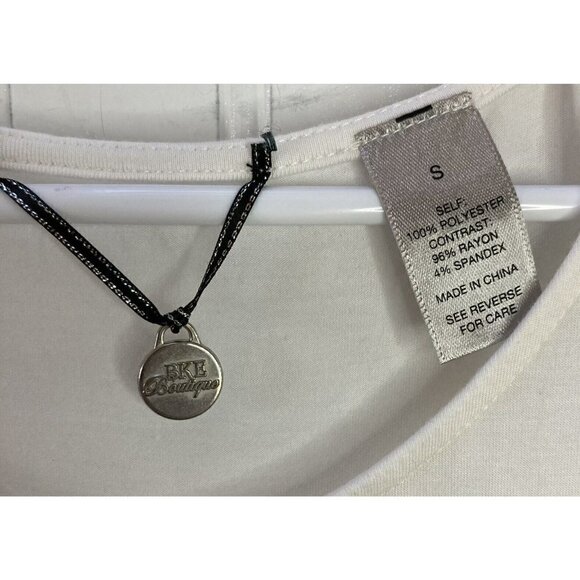 bke Boutique Women’s Cream Blush Tan Embroidered Chiffon Shark Hem Top Blouse-S - Picture 4 of 8